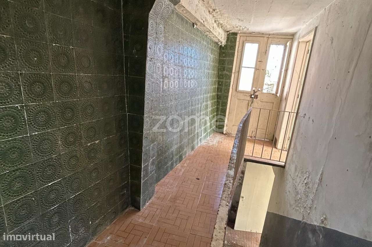 Moradia Geminada T1 para recuperar Santo Antonio- Funchal - Grande imagem: 2/9