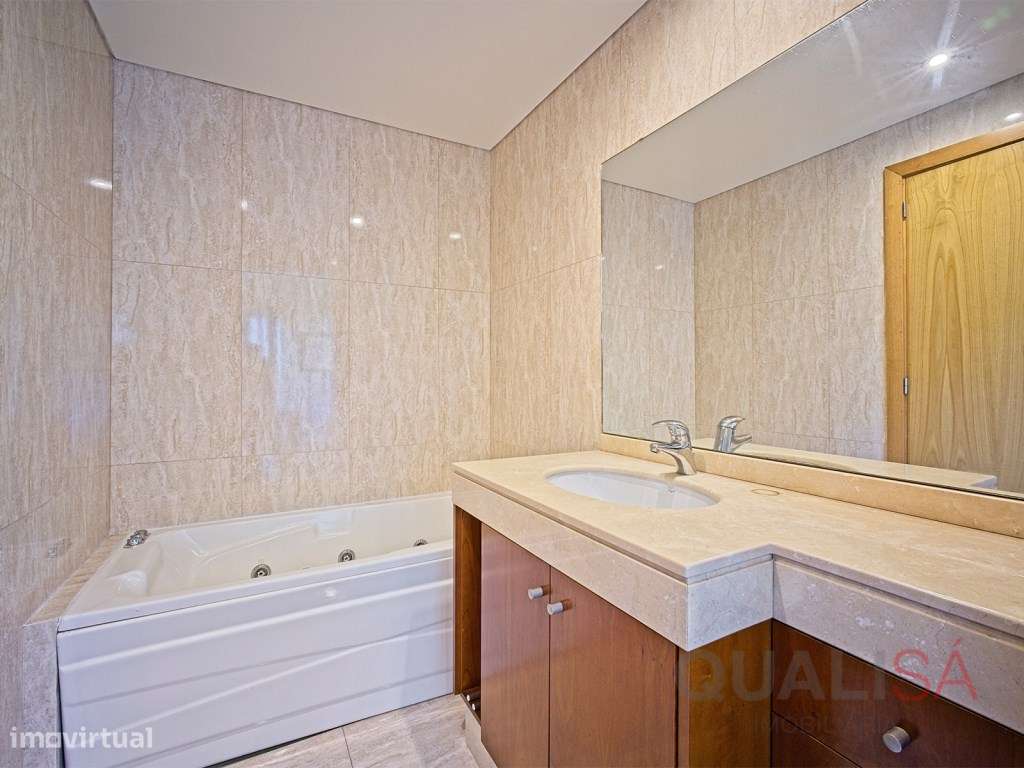 Moradia com piscina, jardim e bosque localizada na Encosta do Bom J...-12