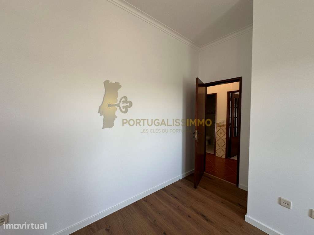 Vende-se: Moradia Familiar Espaçosa e Versátil na Madalena, Tomar.-12