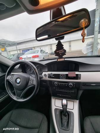 BMW Seria 3 320d DPF Touring Aut. - 7