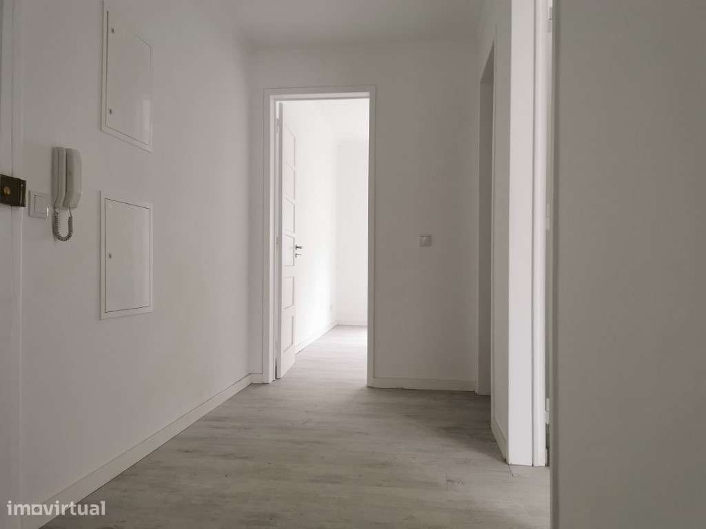 Prédio para Venda na Mina de Água, Amadora - Grande imagem: 4/18