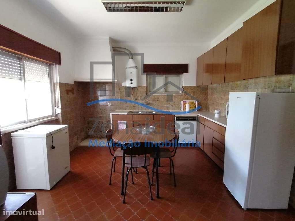 MORADIA COM 2 PISOS , OITO DIVISÕES, GARAGEM E LOGRADOURO - LOCALIZ...-14