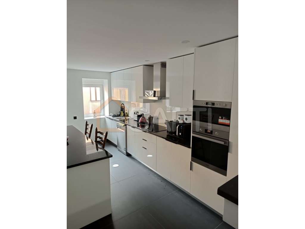 Moradia T3 - Óis da Ribeira - Grande imagem: 2/12