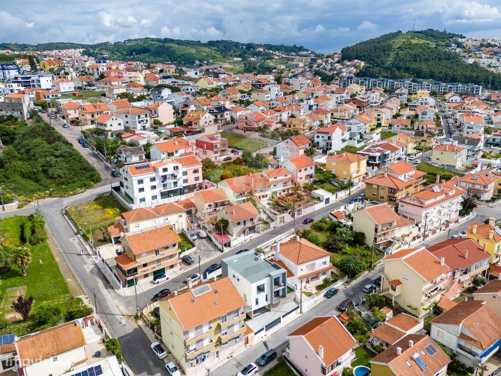 Moradia V5 nova no Bairro do Trigache em Famões-53