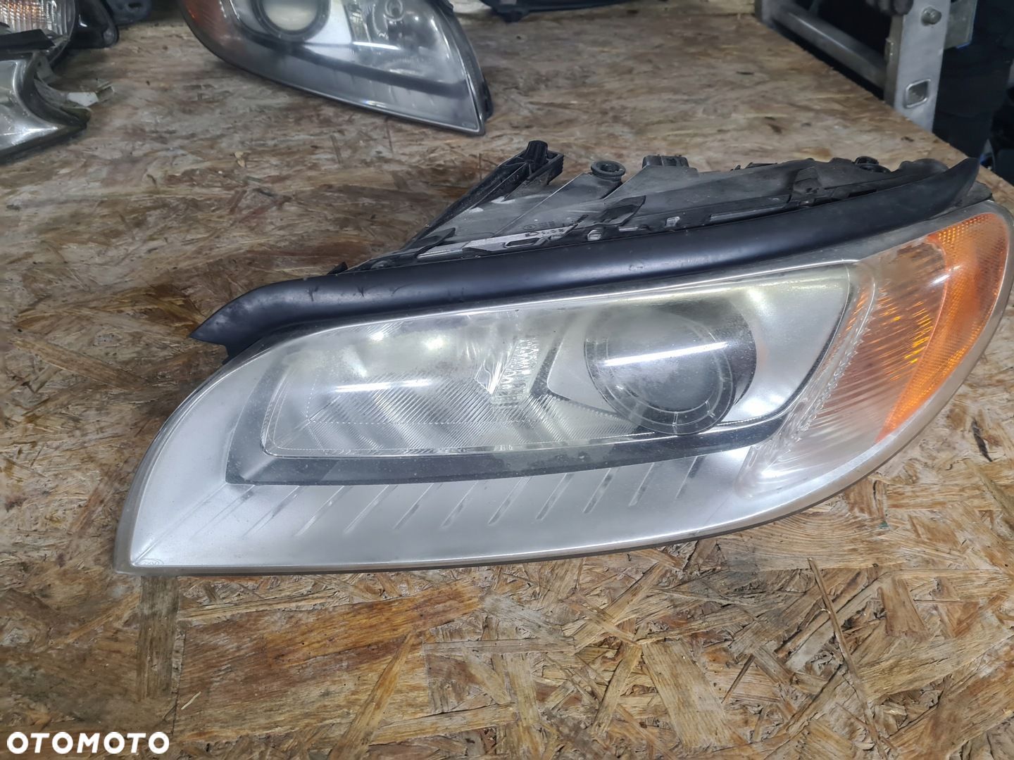 Reflektor lampa lewa przód xenon 31214172 Volvo S80 II - 1