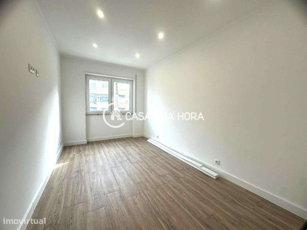 Apartamento T3 com Terraço de 52m2 no Feijó, remodelado - Grande imagem: 5/16