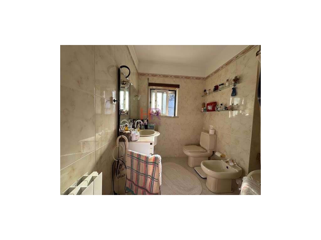 VENDE-SE MORADIA T4+1 COM PISCINA AQUECIDA E GARAGEM.-40