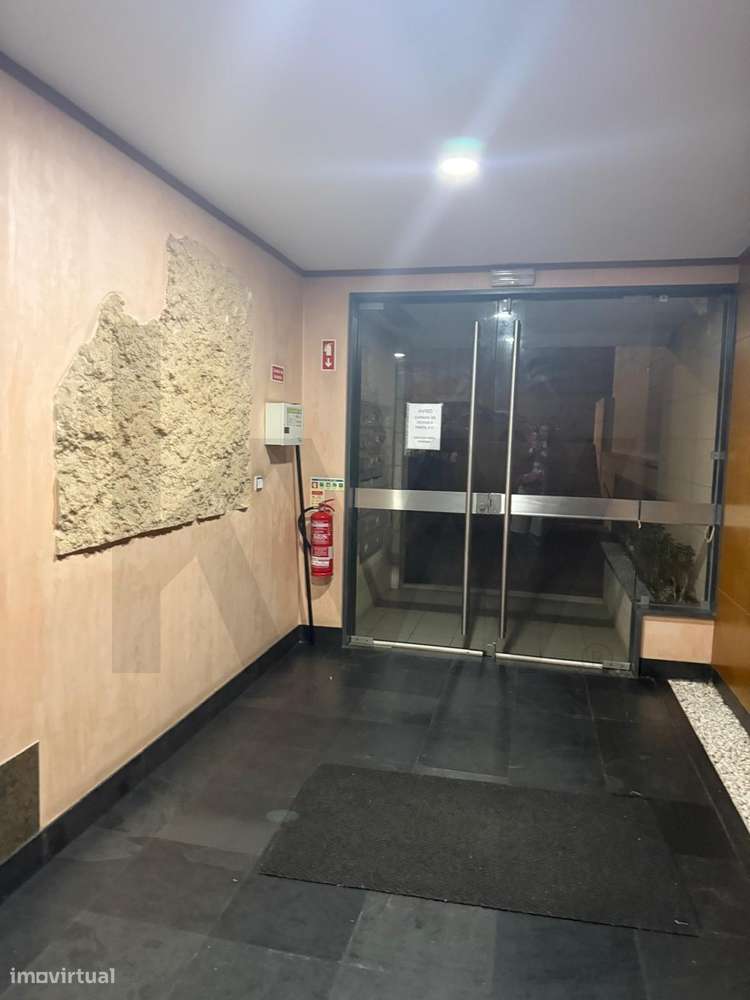 T2 Distinto com Varanda e Barbecue | Arroja/Codivel, Odivelas mobilado - Grande imagem: 3/15