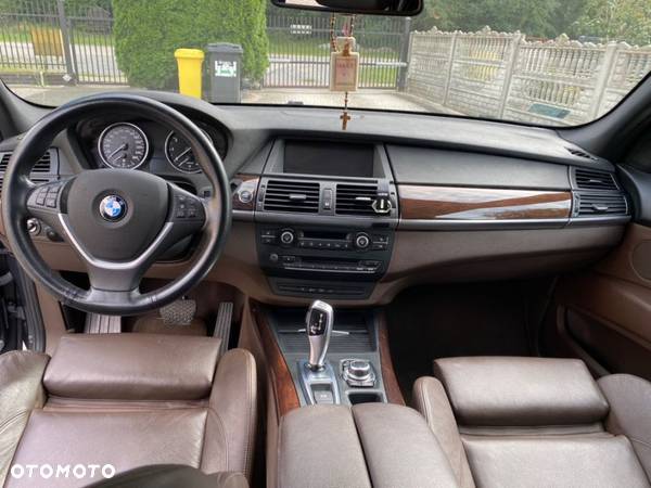 BMW X5 5.0i xDrive - 12