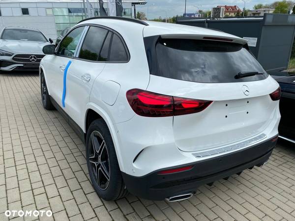 Mercedes-Benz GLA - 2