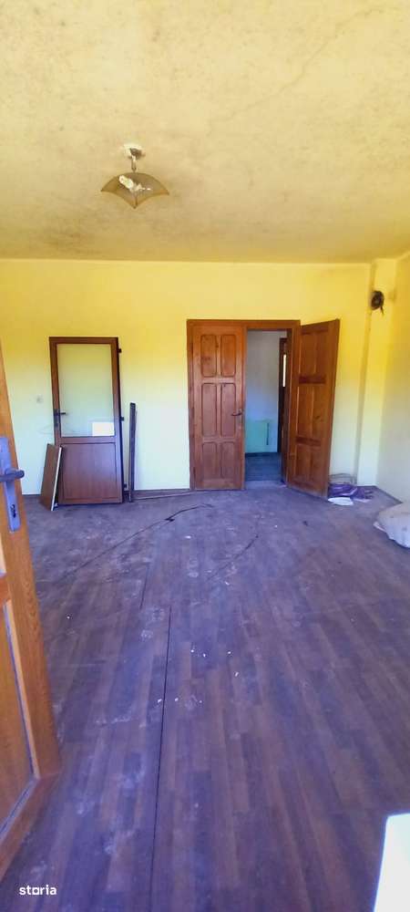 Clădire comercială cu potențial ridicat, în centrul satului Guruslău! - Imagine principală: 5/18