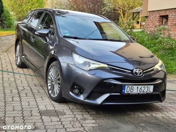 Toyota Avensis 2.0 D-4D Prestige - 2