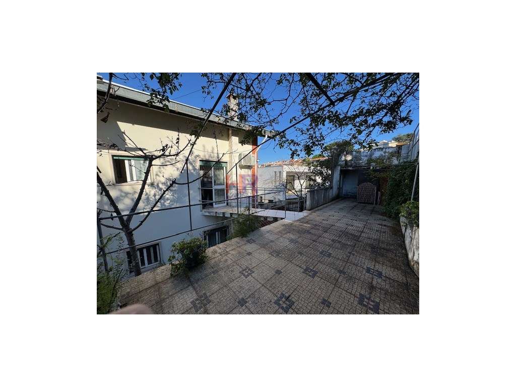 VENDE-SE MORADIA T4+1 COM PISCINA AQUECIDA E GARAGEM.-46