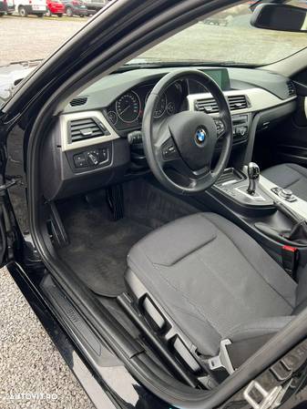 BMW Seria 3 320d Touring xDrive Aut. - 11