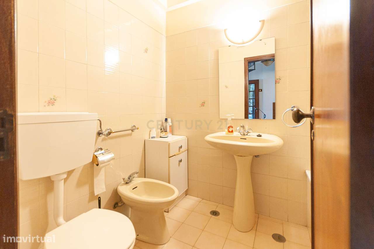 T2+1 Duplex com Garagem em Carcavelos-33