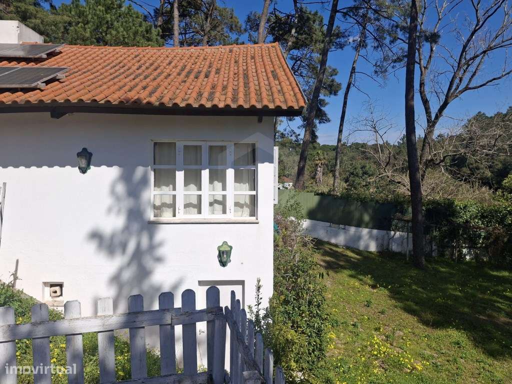 Moradia de Tradicional com Piscina em Lote de 2135 m² - Cotovia-22