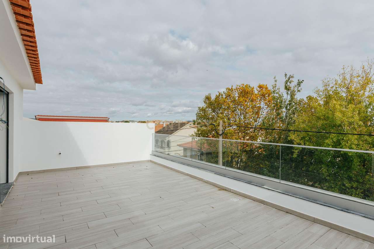Apartamento T2 Novo com Vista Panorâmica em Loures-45