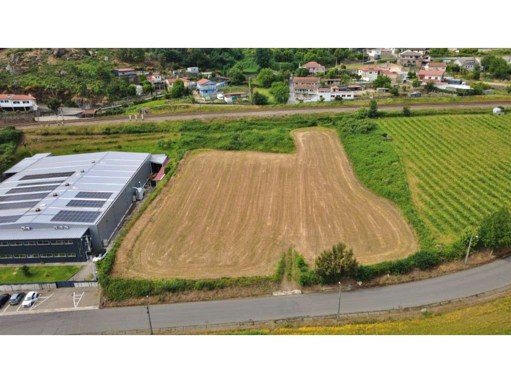 Terreno em Ruilhe, Braga | PIP Aprovado para Armazém-0