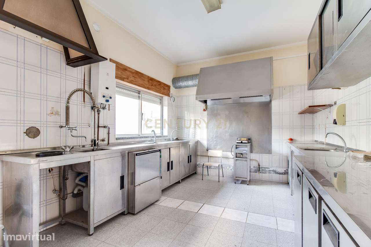 Imóvel para Infantário no Entroncamento – Espaço Amplo com Potencial d-11