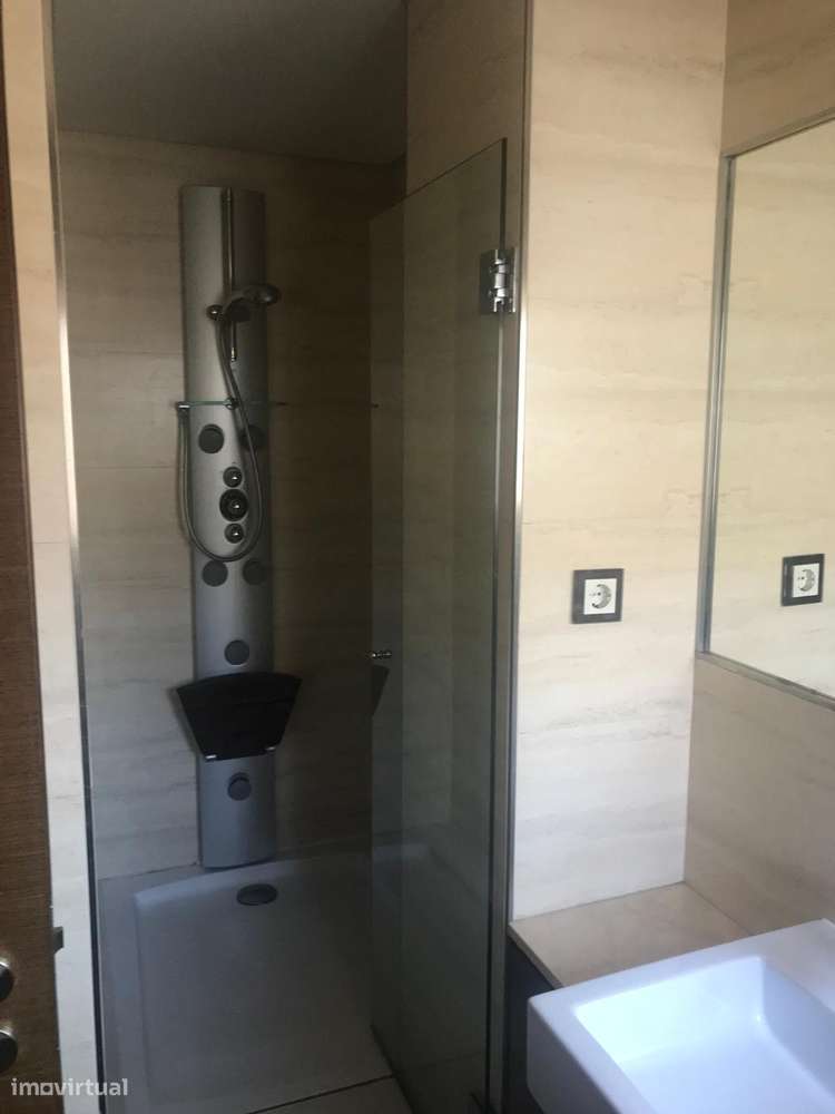 Apartamento T1 com varanda, garagem e ar condicionado - Grande imagem: 4/9