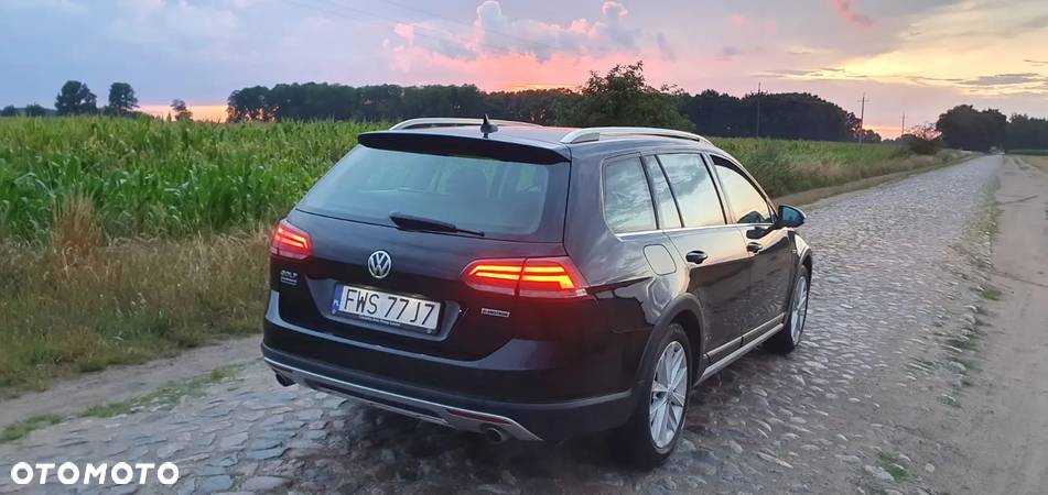 Volkswagen Golf - 6