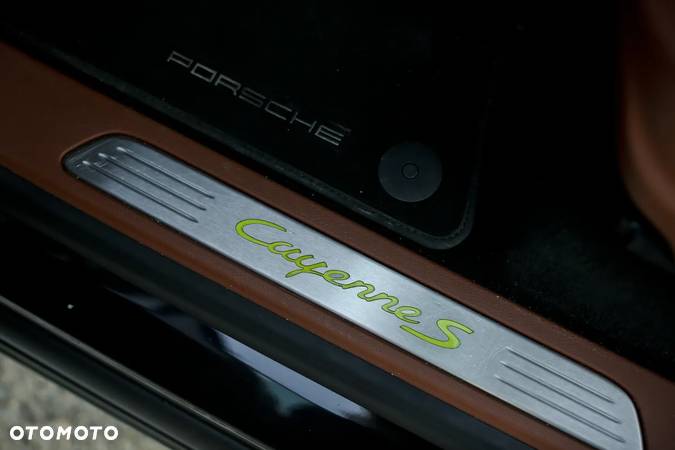 Porsche Cayenne E-Hybrid Platinum Edition - 28