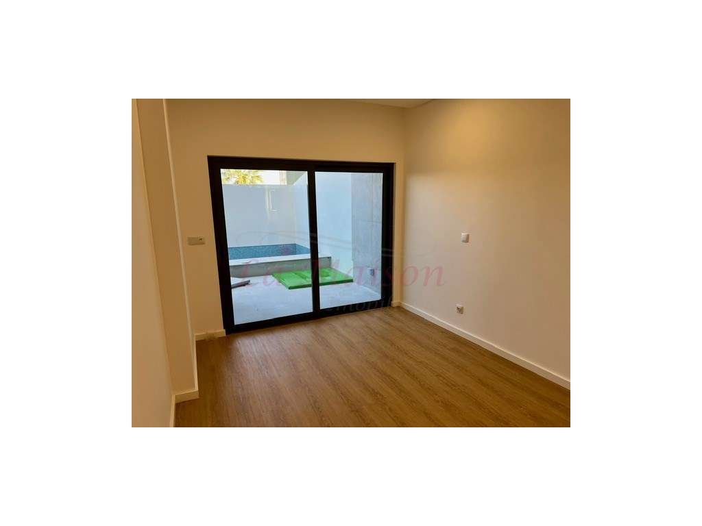 Moradia V5 no centro de Loures-58