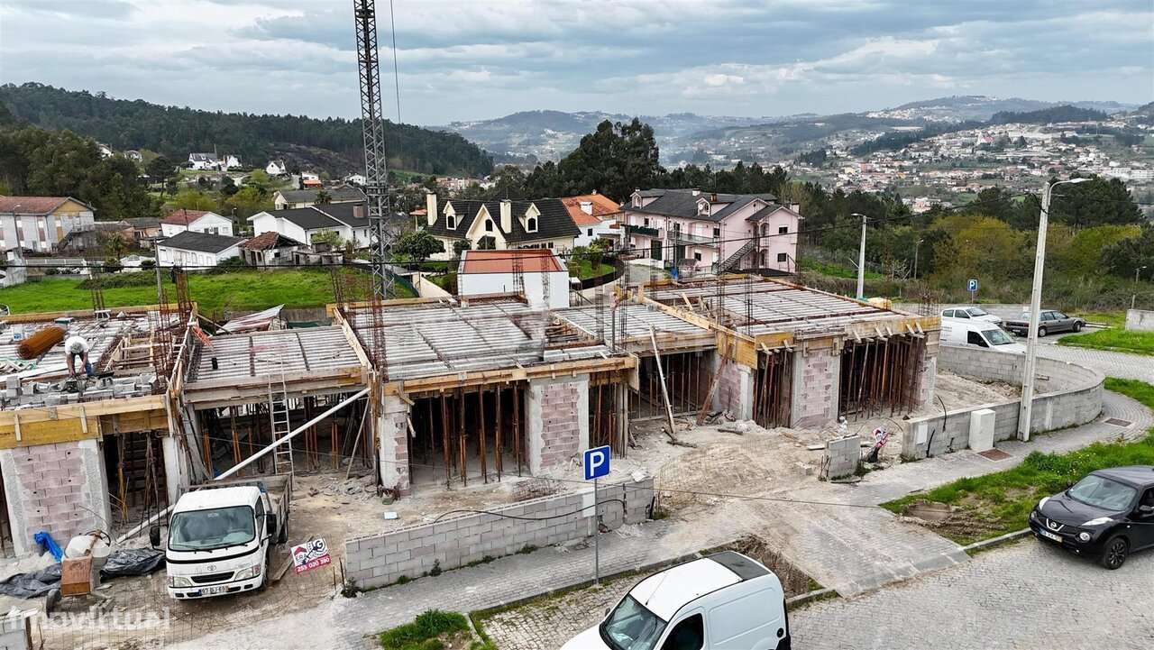 Moradia Em Banda T3 Penafiel Casteloes