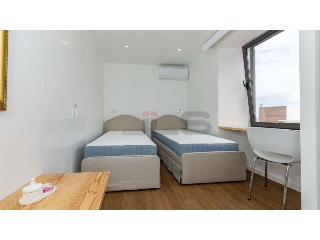 Moradia V4 com Apartamento T1 Anexo, Totalmente Remodelada - Centro...-22