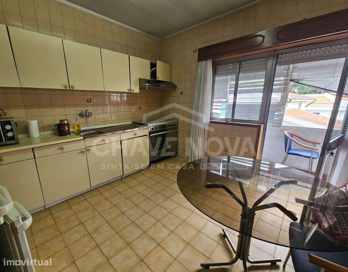 Apartamento T3 com varanda e garagem em Rio Tinto-2