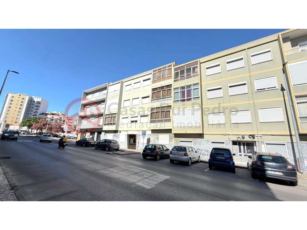 Apartamento T2 remodelado em Foros de Amora-6