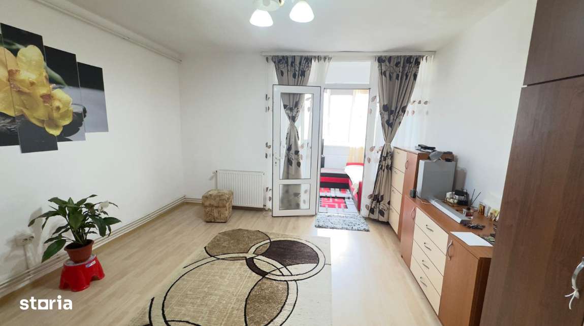 Vanzare garsoniera mobilata etaj intermediar, zona Noua-1
