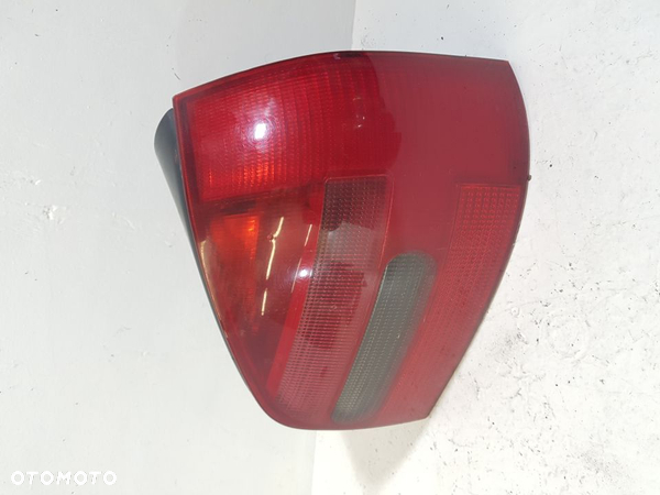 LAMPA PRAWA TYLNA AUDI A3 8L 1996 1997 TYŁ PRAWY - 3