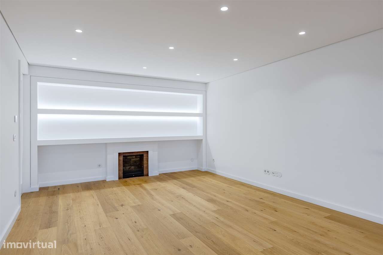 Apartamento T3 Renovado com Varandas na Avenida da Boavista-4