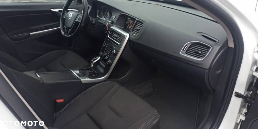 Volvo V60 D2 Drive-E Momentum - 22