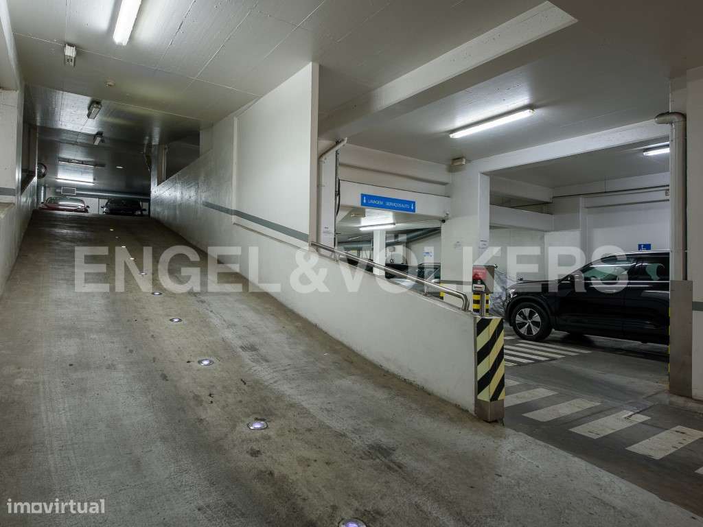 Garagem junto à Gulbenkian - Grande imagem: 5/22