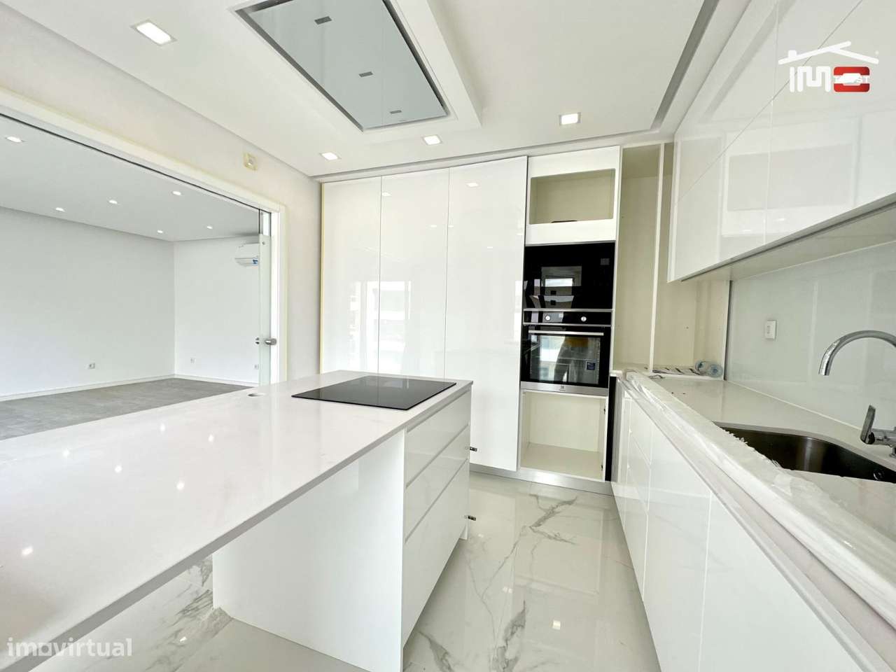 Incrivel Apartamento T3 Com Varandas Garagem E Arrecadacao