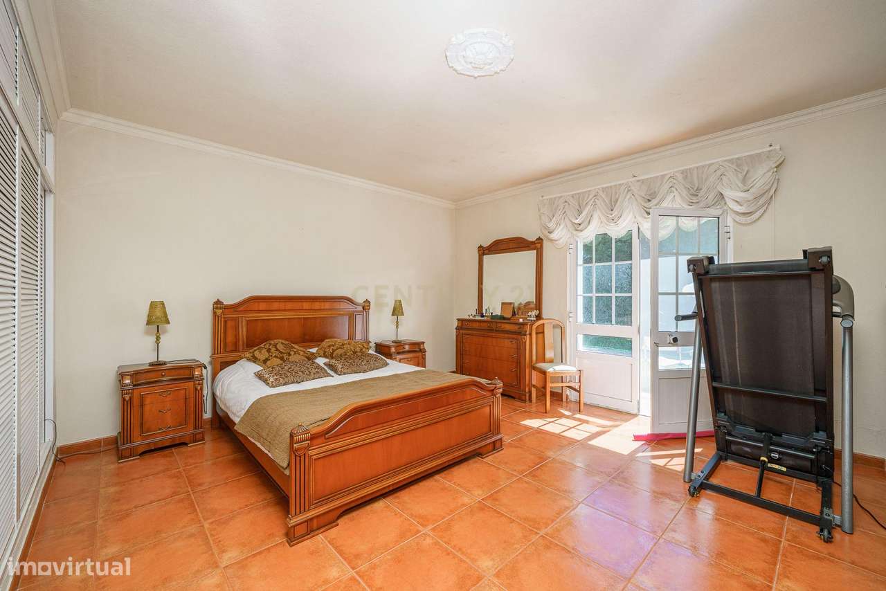 O Refúgio Perfeito em Cajados: Natureza e Duas Moradias num Só Investi-11