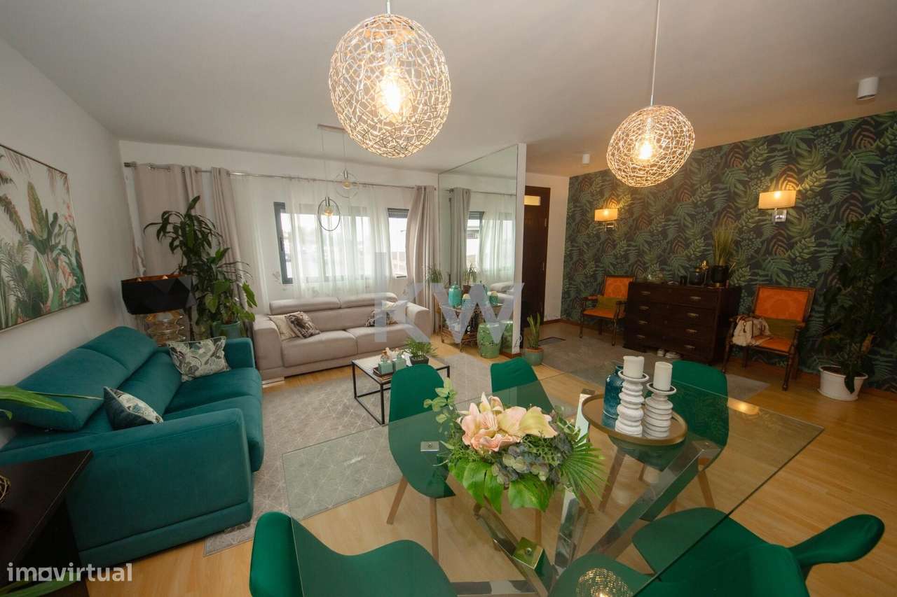 Moradia V3 +1 com aproveitamento de Sótão e Terraço em Ponta Delgada A - Grande imagem: 5/36