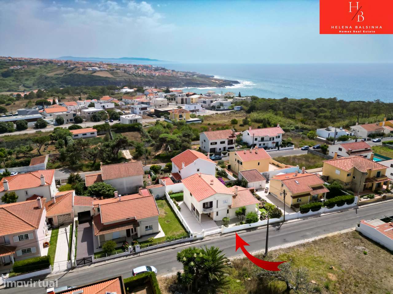 Bonita moradia V6, situada nos Casais de São Lourenço, junto à pra-1