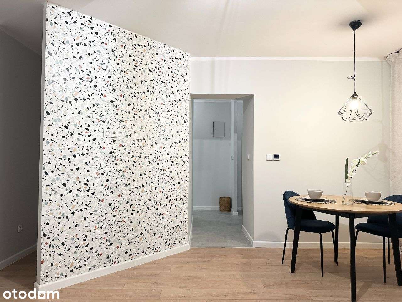 Nowoczesna kawalerka z sypialnią po remoncie-8