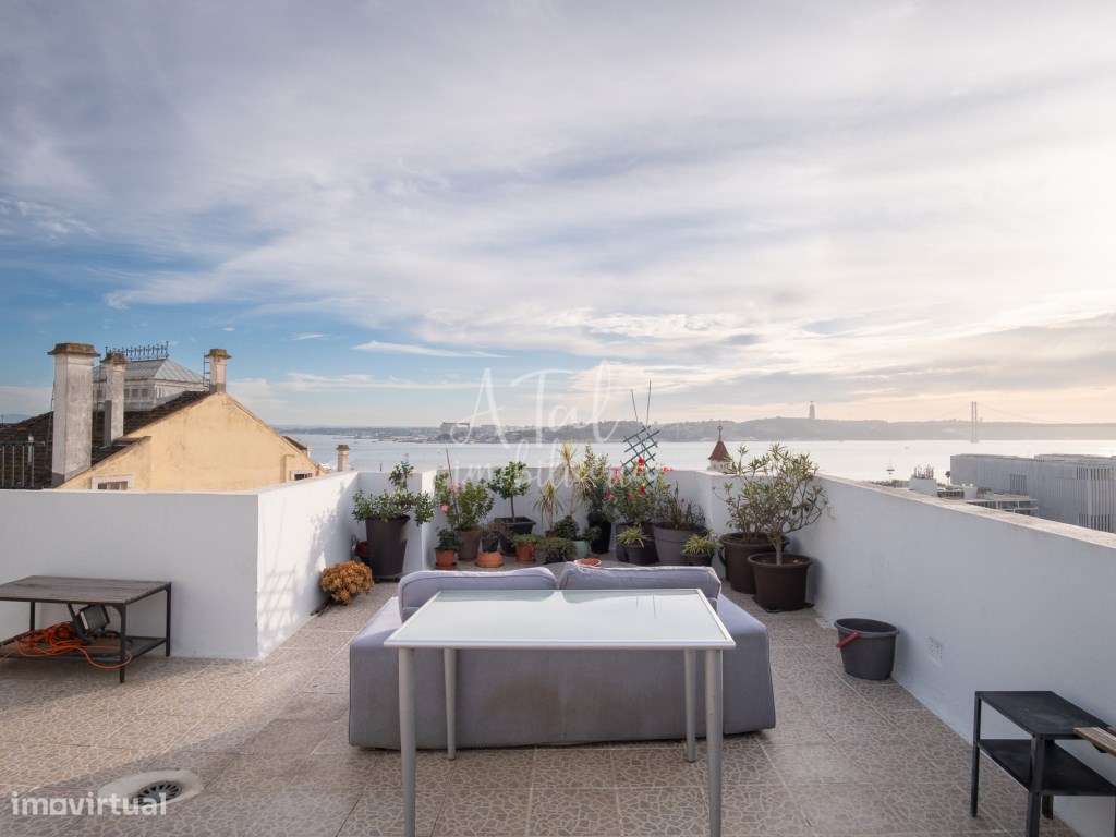 Apartamento T2 C/TERRAÇO no centro de Lisboa-18