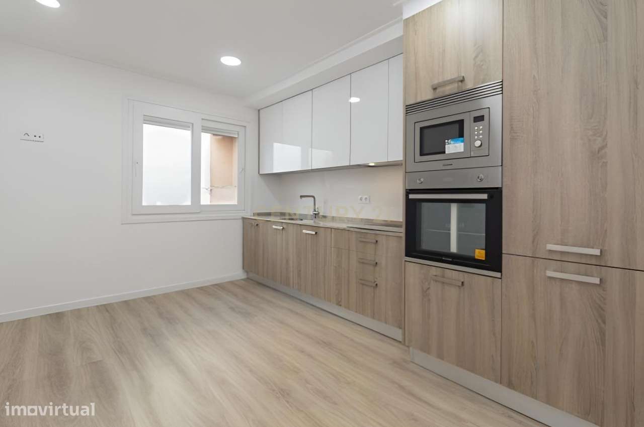APARTAMENTO T1 TOTALMENTE RENOVADO NA BAIXA DA BANHEIRA-7