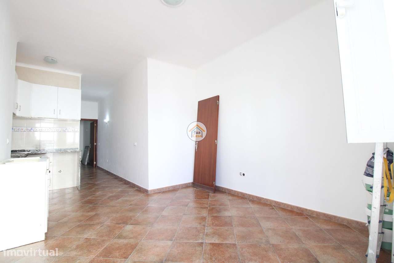 Moradia T2 com terraço em localizada em Perolivas, Concelho de Regueng - Grande imagem: 3/15