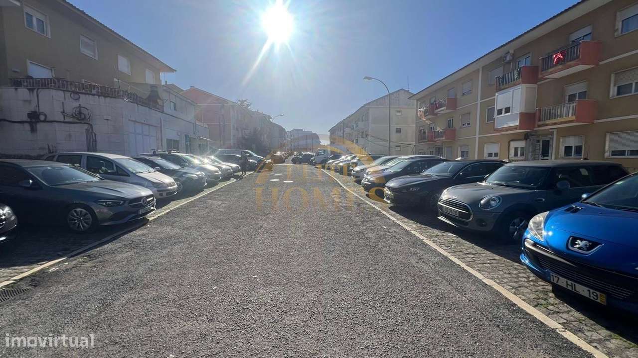 T2 Remodelado com Vista Desafogada, em Linda-a-Velha.-24