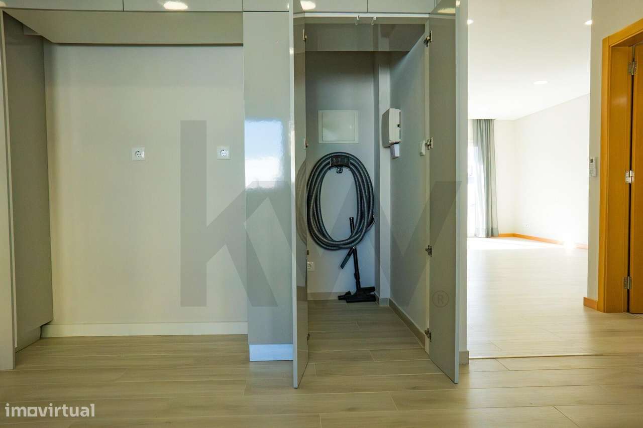 T3 Isolada em Famões: A Estreia Perfeita para a sua Família-19