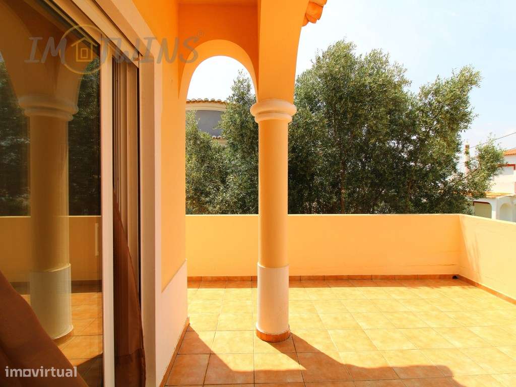 Moradia com piscina e jardim em Carvoeiro-35
