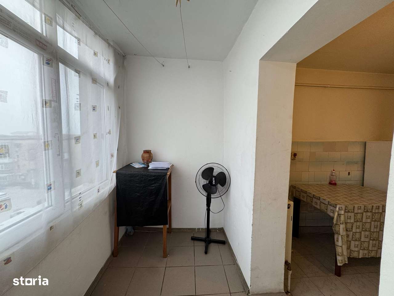 3 cam, 74 mp. decomandat, fara imbunatatiri, et.4, acoperis, Cuza Voda-12