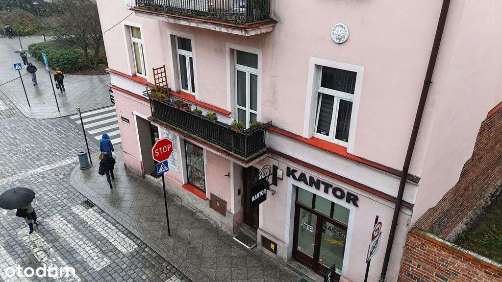 Piękna kamienica w sercu miasta-6