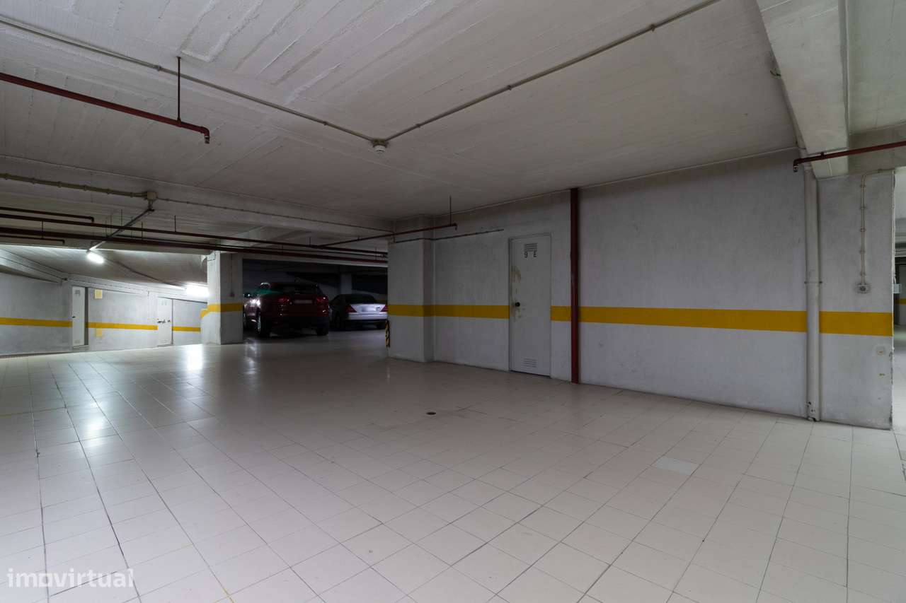 T3 Av. João XXI | 200m2 | 2 Elevadores | 2 Parqueamentos | Arrecadação-33
